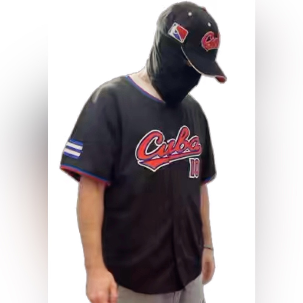 Bundle official Cuba blck/red Baseball Shirt and his matching baseball hat.